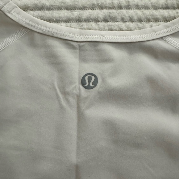 lululemon tee - Picture 4 of 4